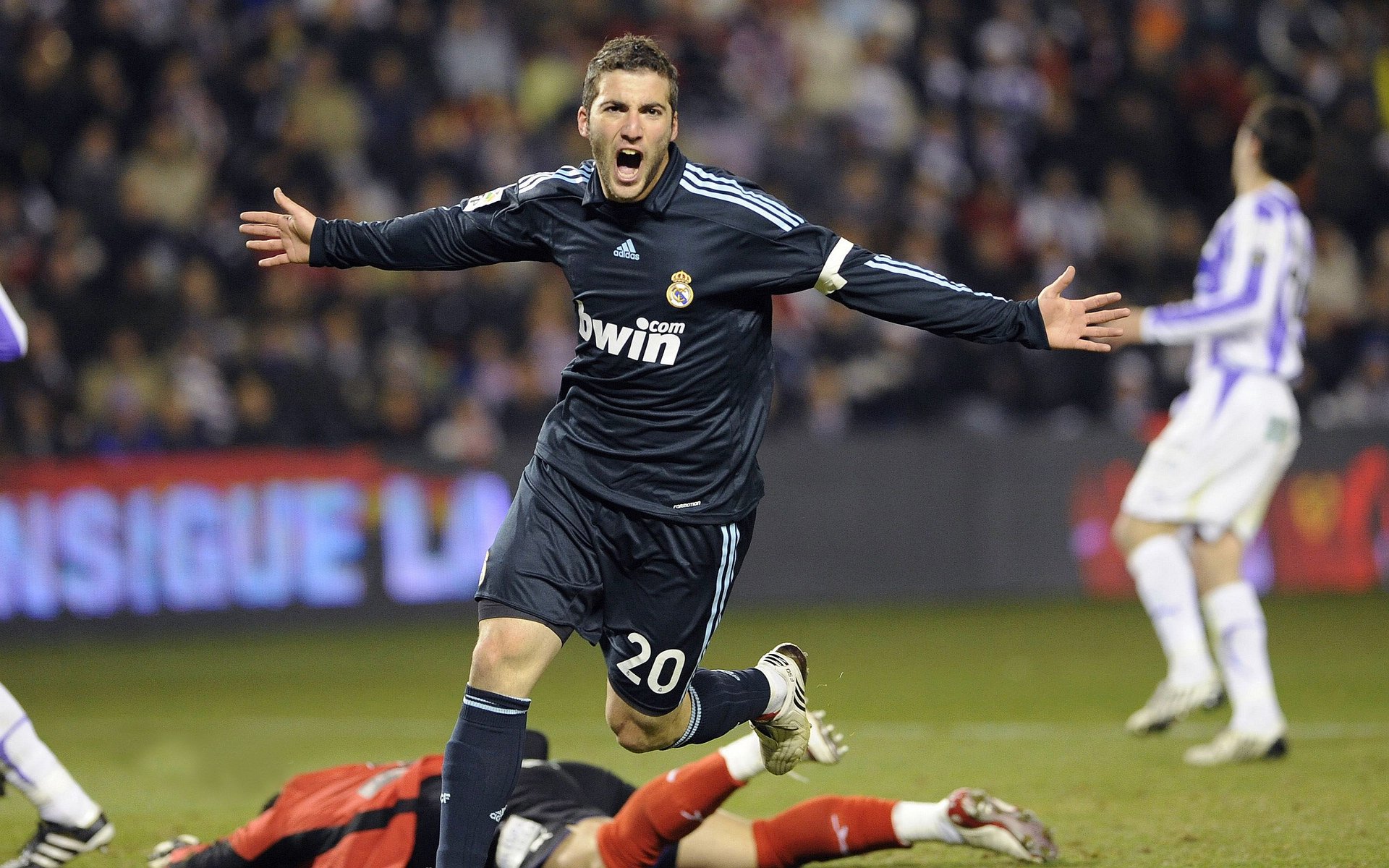 银箭归来，终结红牛王朝，诺里斯关键超越改写赛道历史