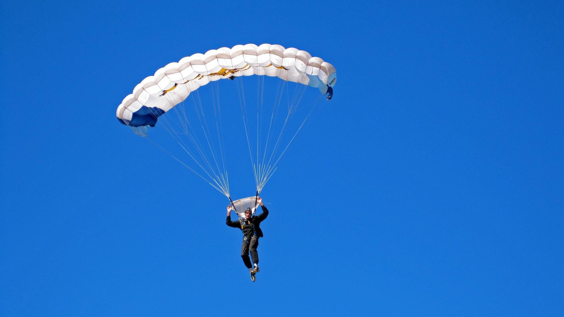 绿茵场上的乒乓旋涡，当奥恰洛夫执教英格兰鏖战法兰西